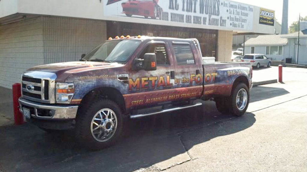 Abstract or Plain Backgrounds? Which is Better for Your Vehicle Wrap?